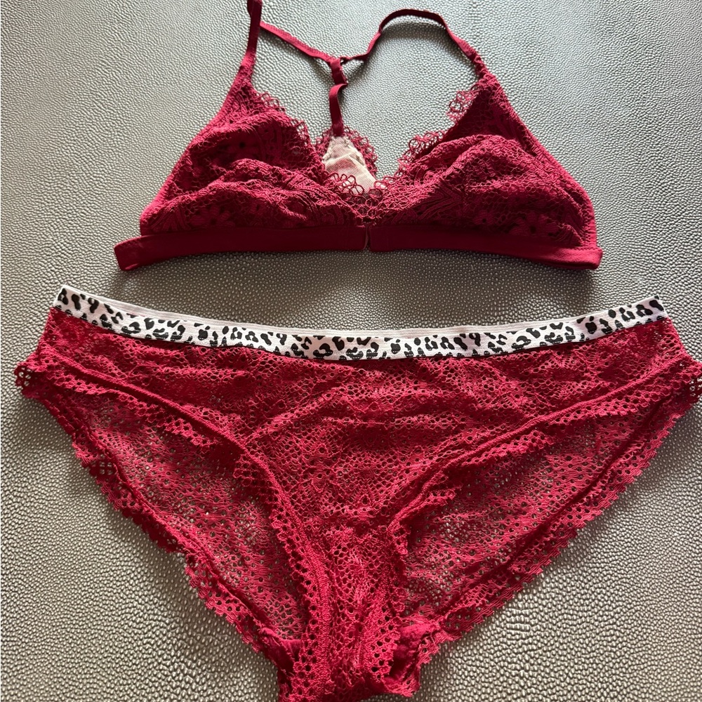 Elegant Lace Bralette and Panty Set - Red